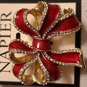 NAPIER BRAND BEAUTIFUL SPARKLING HOLIDAY FASHION JEWELRY PIN/BROOCH